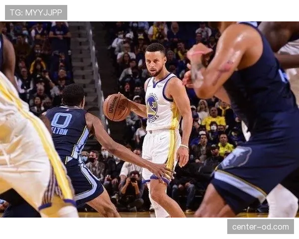 持球启动规则解析：合法移动与违例的判定标准